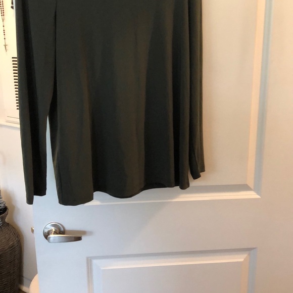 Tops - Picture 6 of 8